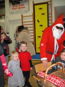 The kids had a school program with lots of songs and a visit by Père Noël - a very creepy version of Santa (no, not all French Santas look this way...I think it was someone's Dad)